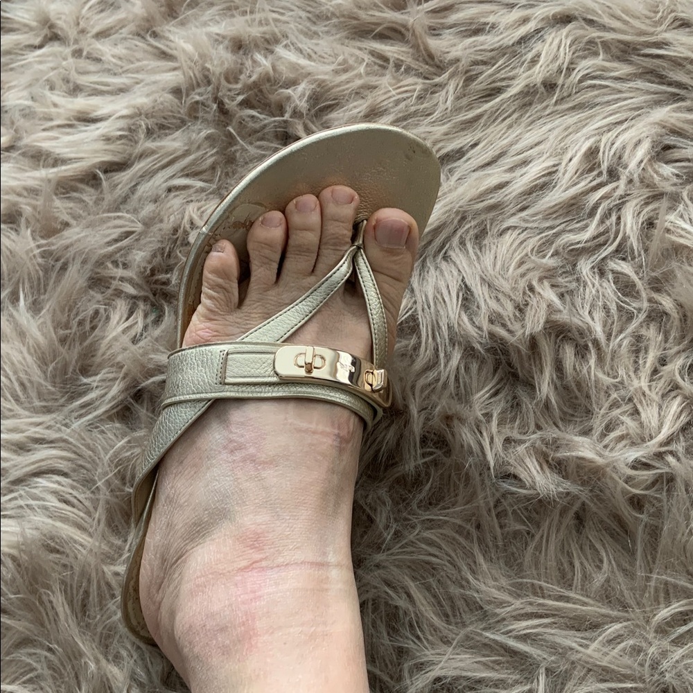 Coach Sandals Flip Flops Dressy Kitten Heels 8.5 Gold Metallic Casual
